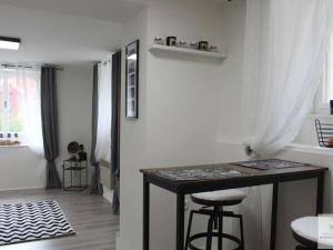 Pronájem bytu 1+1, Karlovy Vary, Na Vyhlídce, 26 m2