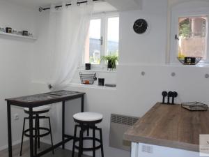 Pronájem bytu 1+1, Karlovy Vary, Na Vyhlídce, 26 m2