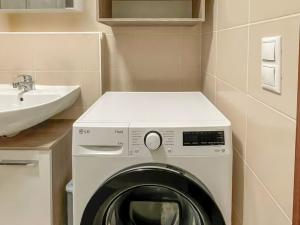 Pronájem bytu 2+kk, Praha - Stodůlky, Nárožní, 59 m2