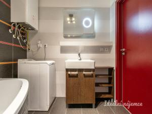 Pronájem bytu 3+kk, Praha - Holešovice, Ortenovo náměstí, 78 m2