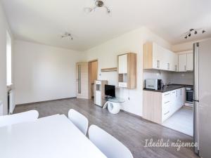 Pronájem bytu 2+kk, Hostivice, Sportovců, 60 m2