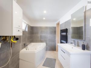 Prodej rodinného domu, Zabrušany, 190 m2