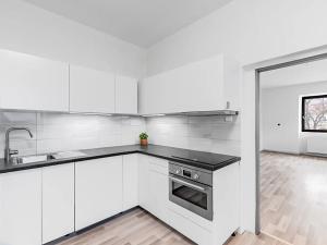Pronájem bytu 1+kk, Králův Dvůr, náměstí Míru, 87 m2