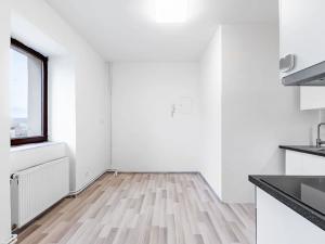 Pronájem bytu 1+kk, Králův Dvůr, náměstí Míru, 87 m2