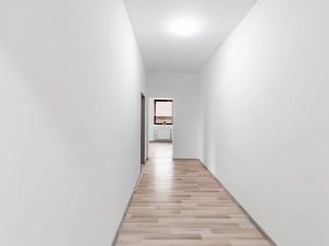 Pronájem bytu 1+kk, Králův Dvůr, náměstí Míru, 87 m2