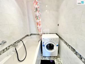 Pronájem bytu 2+kk, Praha - Michle, Adamovská, 46 m2