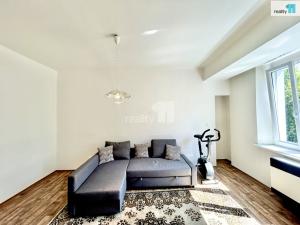 Pronájem bytu 2+kk, Praha - Michle, Adamovská, 46 m2