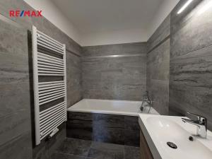 Pronájem bytu 1+kk, Praha - Vršovice, Na louži, 55 m2