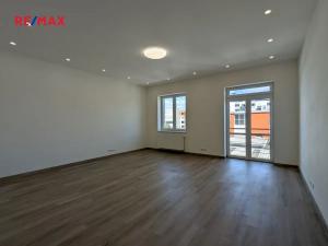 Pronájem bytu 1+kk, Praha - Vršovice, Na louži, 55 m2