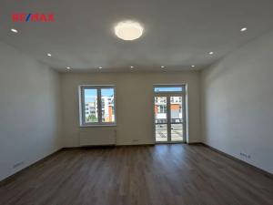 Pronájem bytu 1+kk, Praha - Vršovice, Na louži, 55 m2