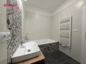 Pronájem bytu 1+kk, Praha - Vršovice, Na louži, 55 m2