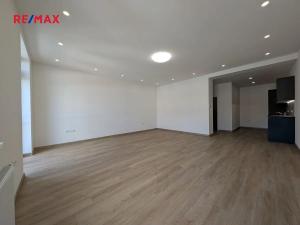 Pronájem bytu 1+kk, Praha - Vršovice, Na louži, 55 m2