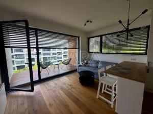 Pronájem bytu 2+kk, Praha - Hlubočepy, Kurandové, 50 m2
