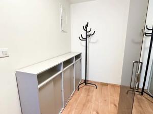 Pronájem bytu 1+kk, Praha, Kolbenova, 38 m2