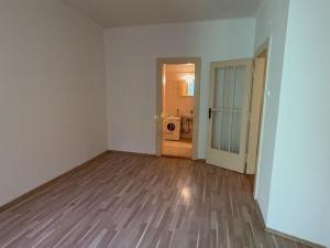 Pronájem bytu 2+kk, Praha - Smíchov, Plzeňská, 41 m2
