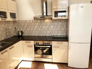 Pronájem bytu 2+1, Praha - Kbely, Pod Nouzovem, 90 m2