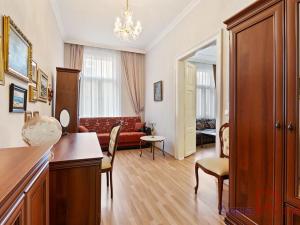Prodej bytu 3+1, Karlovy Vary, K. Čapka, 88 m2