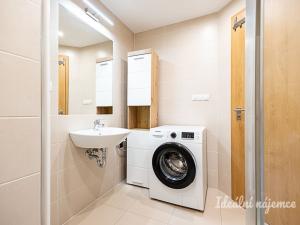 Pronájem bytu 1+kk, Praha - Hostivař, Kytínská, 34 m2