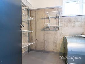 Pronájem bytu 1+kk, Praha - Hostivař, Kytínská, 34 m2