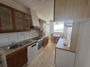 Prodej bytu 3+1, Praha - Horní Měcholupy, Milánská, 70 m2