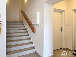 Pronájem bytu 3+kk, Praha - Hlubočepy, Pod Žvahovem, 97 m2