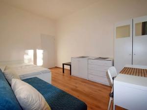Pronájem bytu 2+kk, Praha - Holešovice, Na Maninách, 52 m2