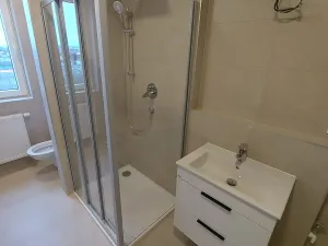 Pronájem bytu 1+kk, Praha - Černý Most, Dobrovolného, 39 m2