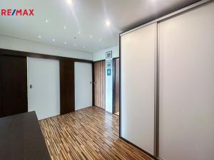 Prodej bytu 3+1, Jince, Zborovská, 70 m2