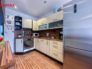 Prodej bytu 3+1, Jince, Zborovská, 70 m2