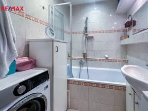 Prodej bytu 3+1, Jince, Zborovská, 70 m2