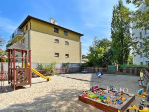 Pronájem bytu 3+1, Praha - Kobylisy, Akátová, 62 m2