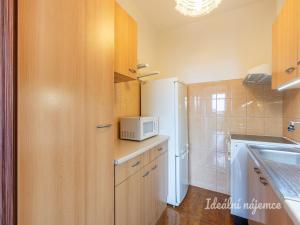 Pronájem bytu 2+kk, Praha - Kobylisy, Frýdlantská, 43 m2