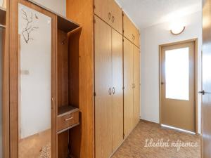 Pronájem bytu 2+kk, Praha - Kobylisy, Frýdlantská, 43 m2