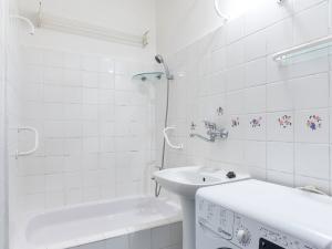 Pronájem bytu 2+kk, Praha - Kobylisy, Frýdlantská, 43 m2