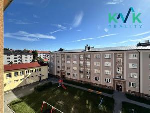 Prodej bytu 3+1, Ostrov, Hlavní třída, 72 m2