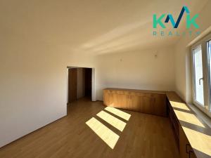 Prodej bytu 3+1, Ostrov, Hlavní třída, 72 m2