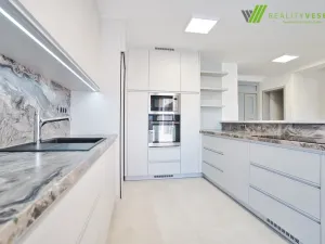 Prodej rodinného domu, Lužice, 190 m2