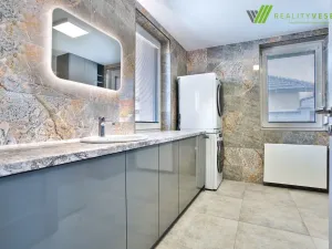 Prodej rodinného domu, Lužice, 190 m2