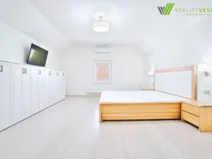 Prodej rodinného domu, Lužice, 190 m2