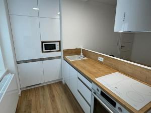 Pronájem bytu 2+kk, Praha - Vršovice, Amurská, 37 m2