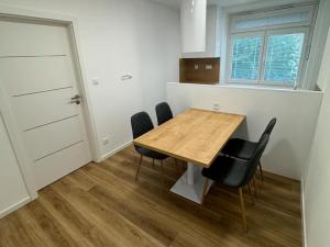 Pronájem bytu 2+kk, Praha - Vršovice, Amurská, 37 m2