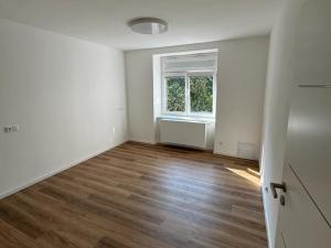 Pronájem bytu 2+kk, Praha - Vršovice, Amurská, 37 m2