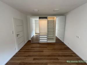 Pronájem bytu 2+kk, Praha - Vršovice, Amurská, 37 m2