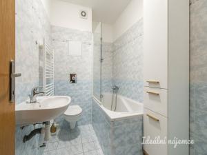 Pronájem bytu 2+kk, Praha - Prosek, Kytlická, 60 m2
