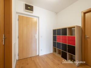 Pronájem bytu 2+kk, Praha - Prosek, Kytlická, 60 m2