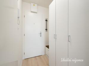 Pronájem bytu 1+kk, Praha - Vysočany, Poděbradská, 18 m2