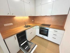 Pronájem bytu 2+kk, Praha - Ruzyně, Smolíkova, 39 m2