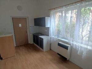 Pronájem kanceláře, Hradec Králové, Všehrdova, 36 m2