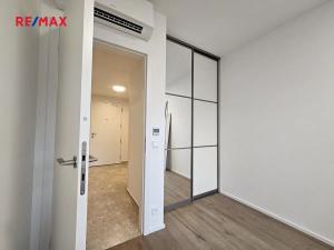 Pronájem bytu 2+kk, Praha - Modřany, Československého exilu, 50 m2