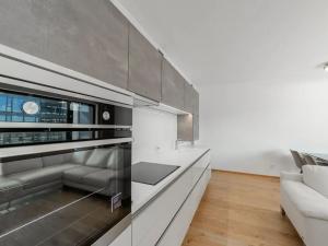 Pronájem bytu 2+kk, Praha - Karlín, Sokolova, 60 m2